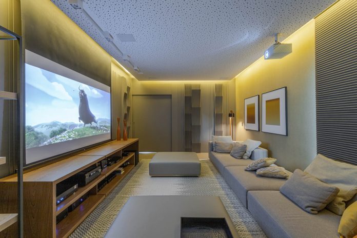 Home theater garante a diversão da família