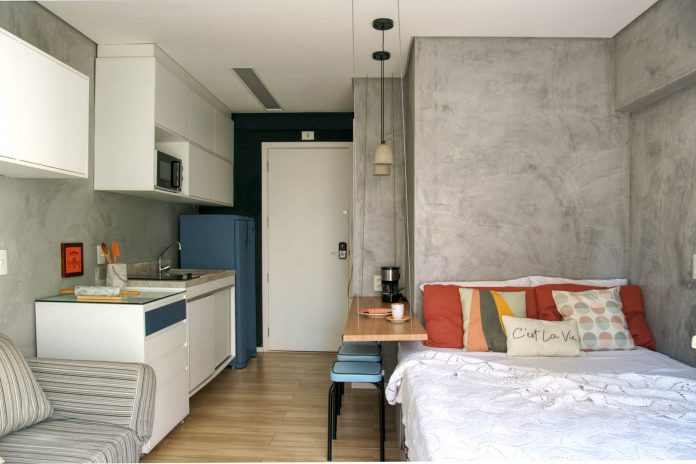 Apartamento de 28m² ganha projeto de decoração charmoso e funcional