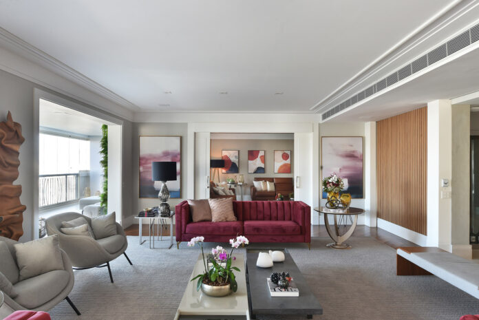 Da harmonia entre cores marcantes a arquiteta Marina Salomão fez o projeto de interiores de um belo apartamento.